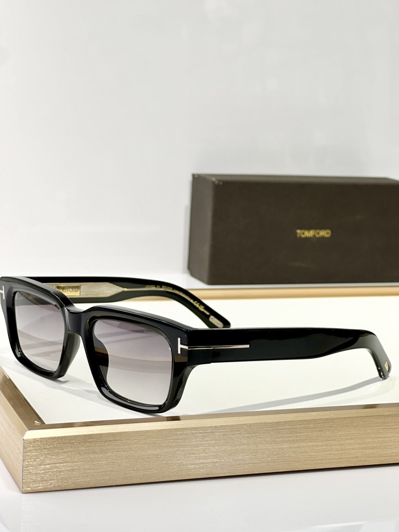 TOM FORD
